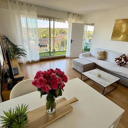 Vue Sur Tour Eiffel Apartment *