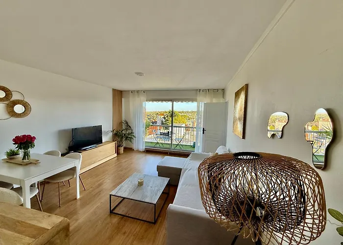 Апартаменты Vue Sur Tour Eiffel Garches